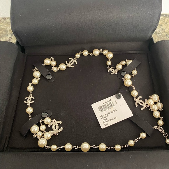 AUTH CHANEL 5 CC LOGO LONG CRYSTAL AND WHITE PEARL NECKLACE 42’’ W RECIEPT - Picture 1 of 9